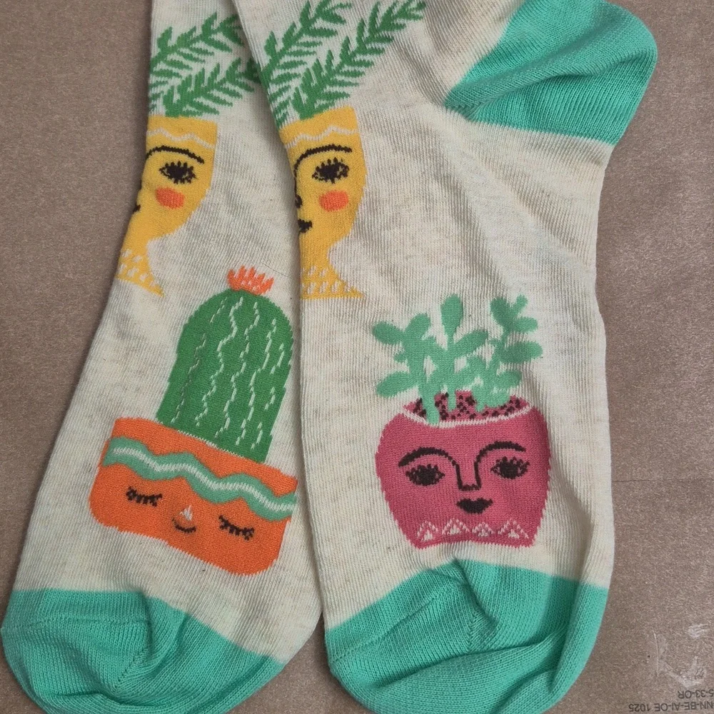 New! Blue Q Proud Plant Mom W-Crew Socks